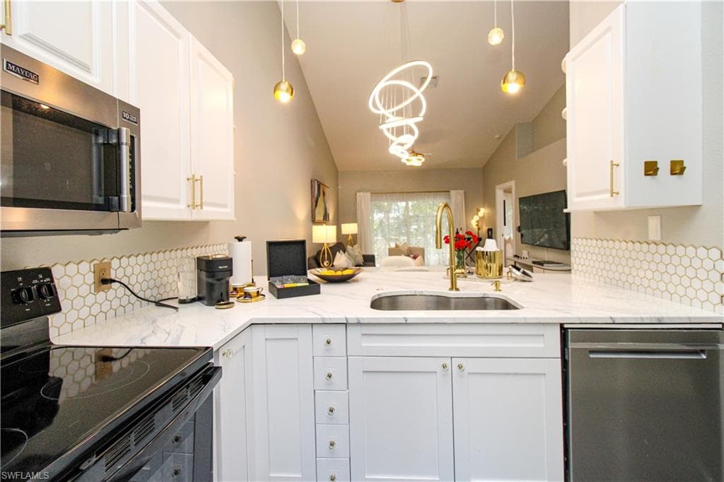 3540 Avion Woods CT # 402, NAPLES FL 34104-7