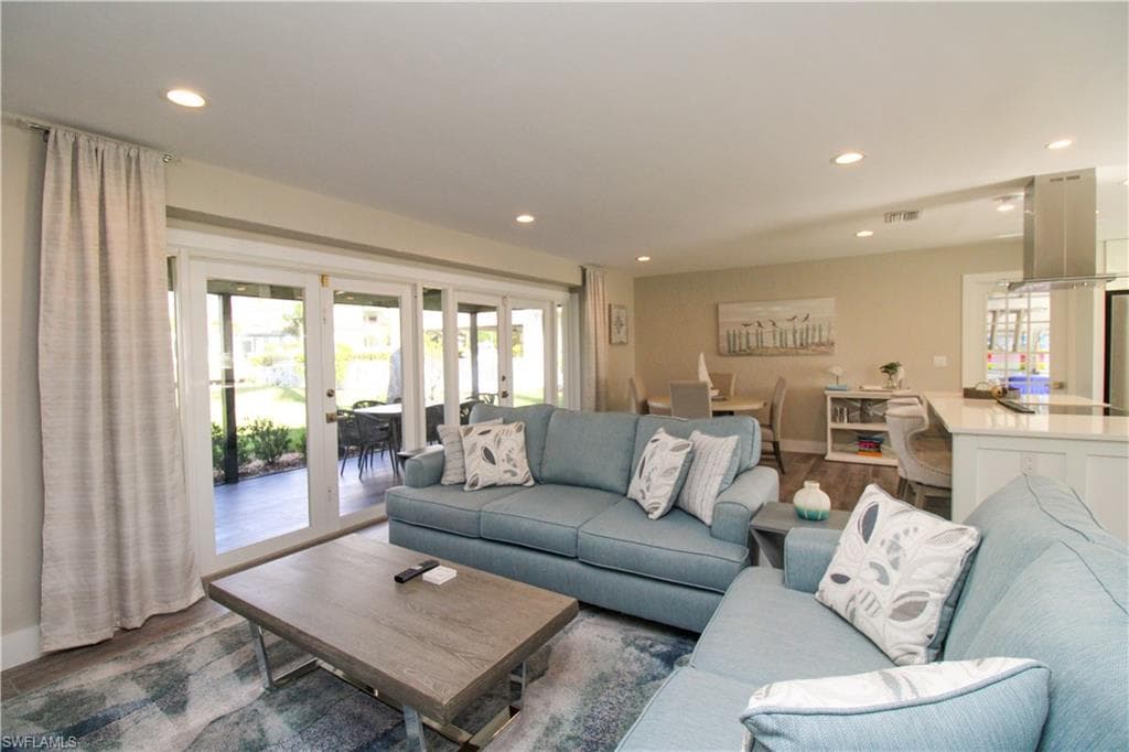 1353 Pelican AVE-12