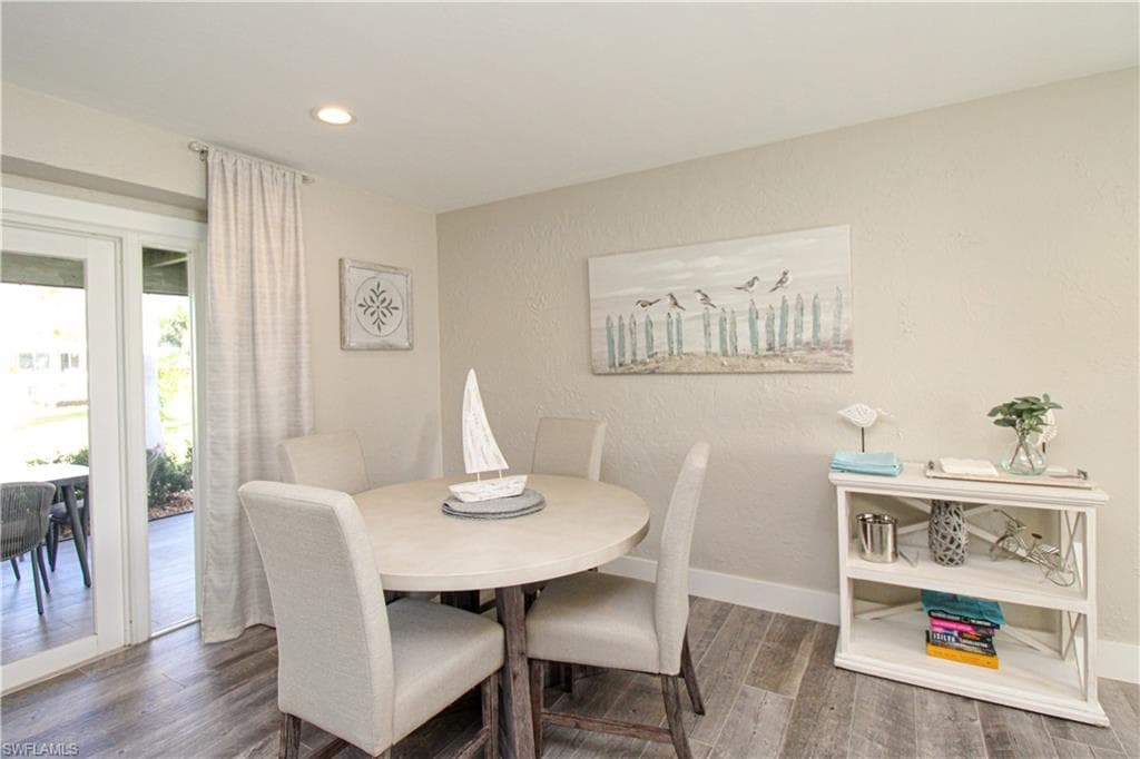 1353 Pelican AVE-15