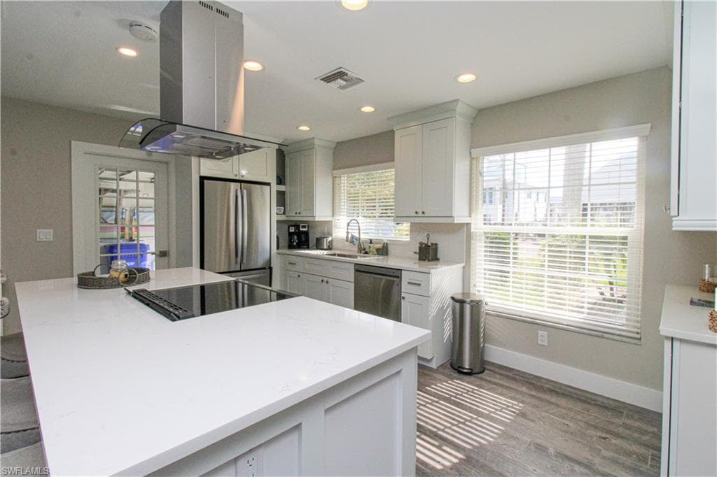 1353 Pelican AVE-19