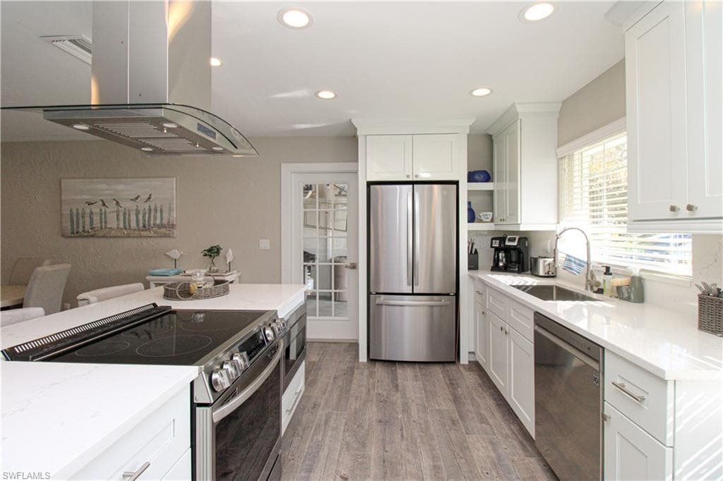 1353 Pelican AVE-23