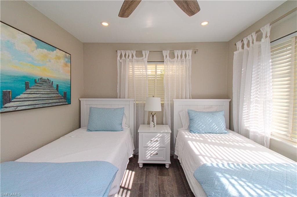 1353 Pelican AVE-29