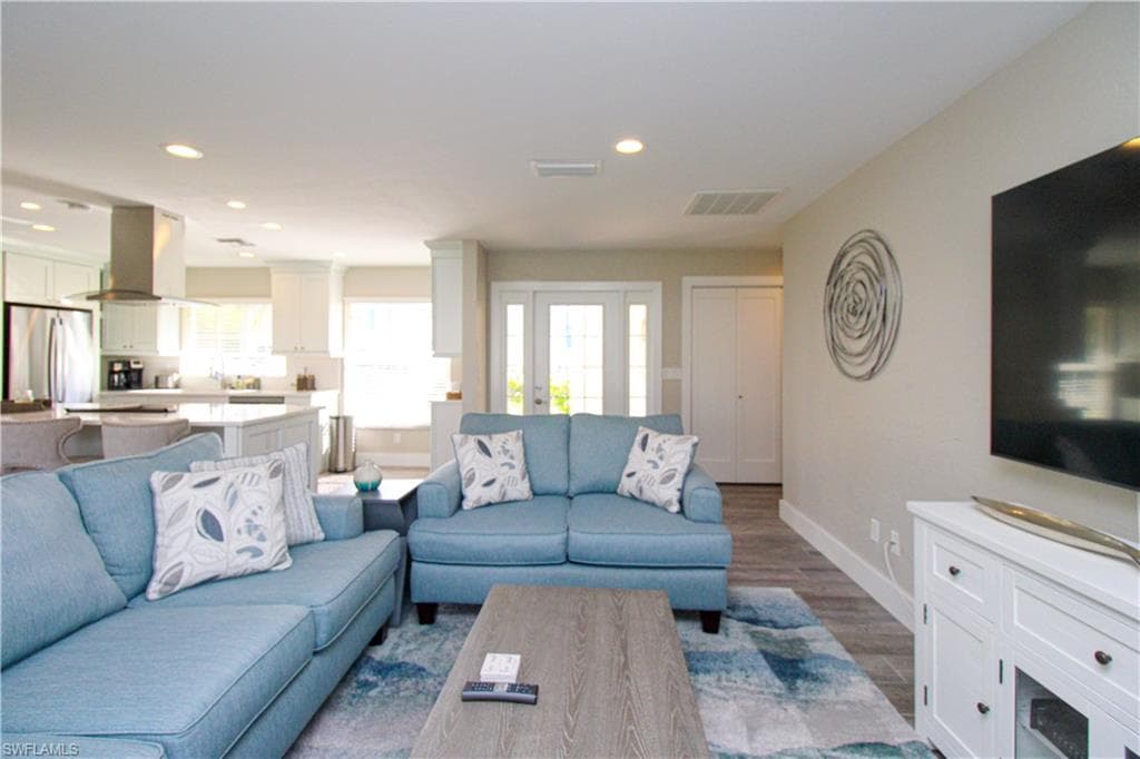 1353 Pelican AVE-13