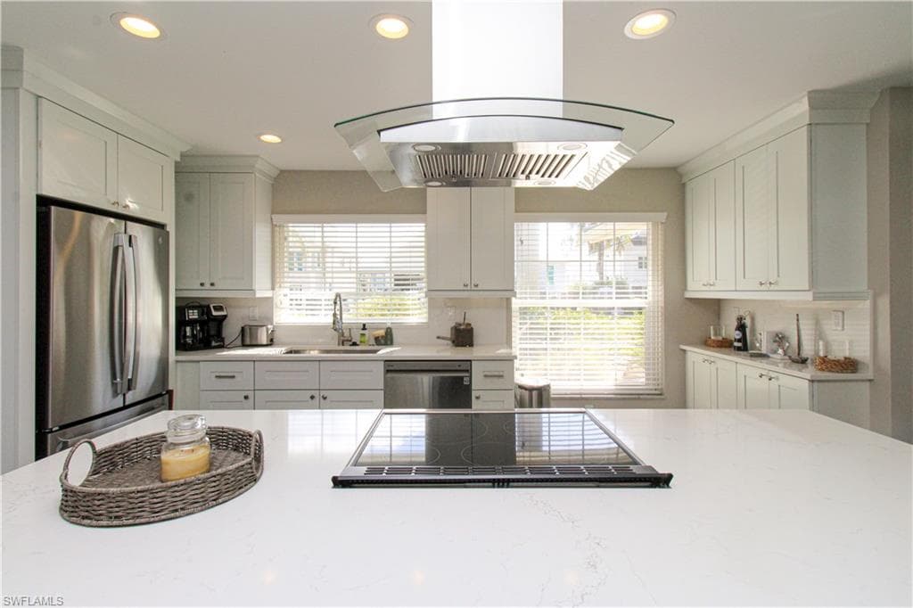 1353 Pelican AVE-17