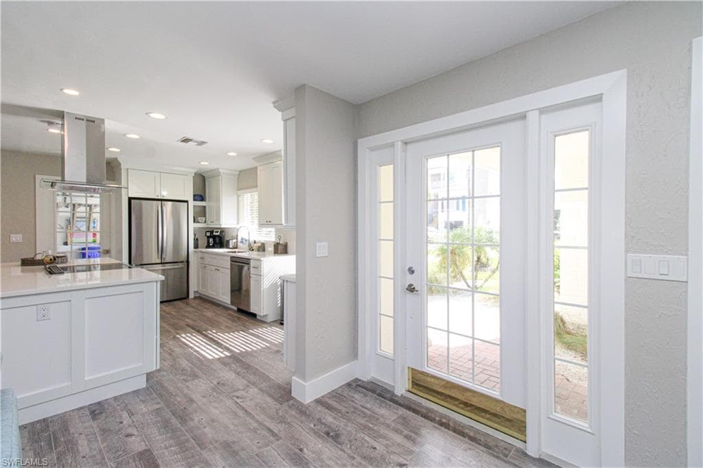 1353 Pelican AVE-10