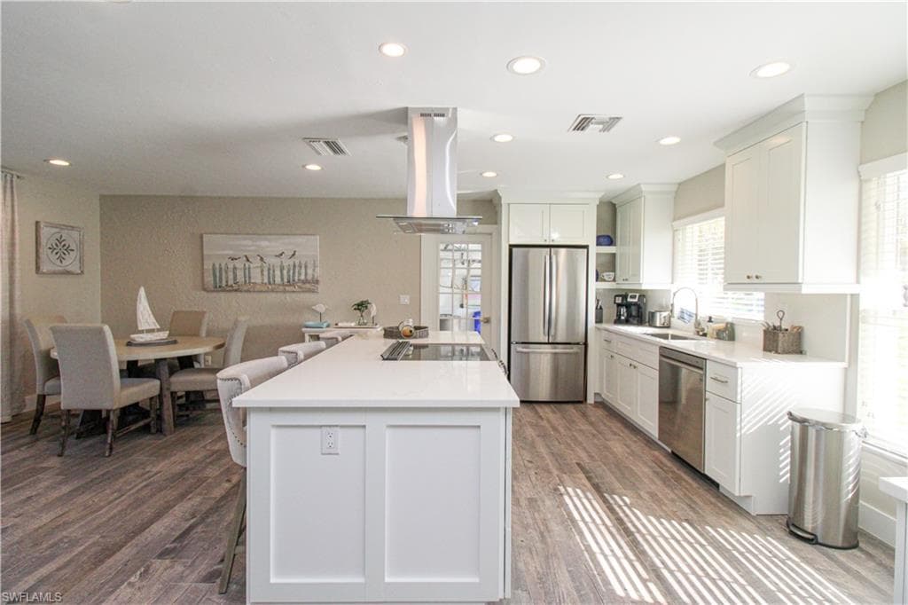 1353 Pelican AVE-18
