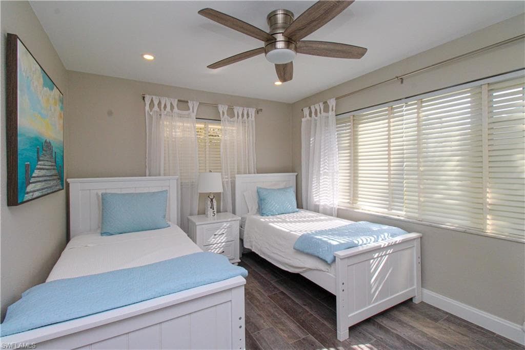 1353 Pelican AVE-30