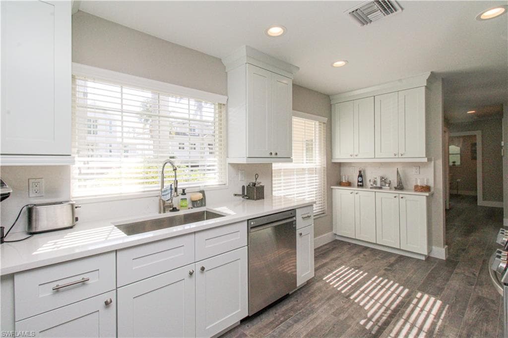 1353 Pelican AVE-20