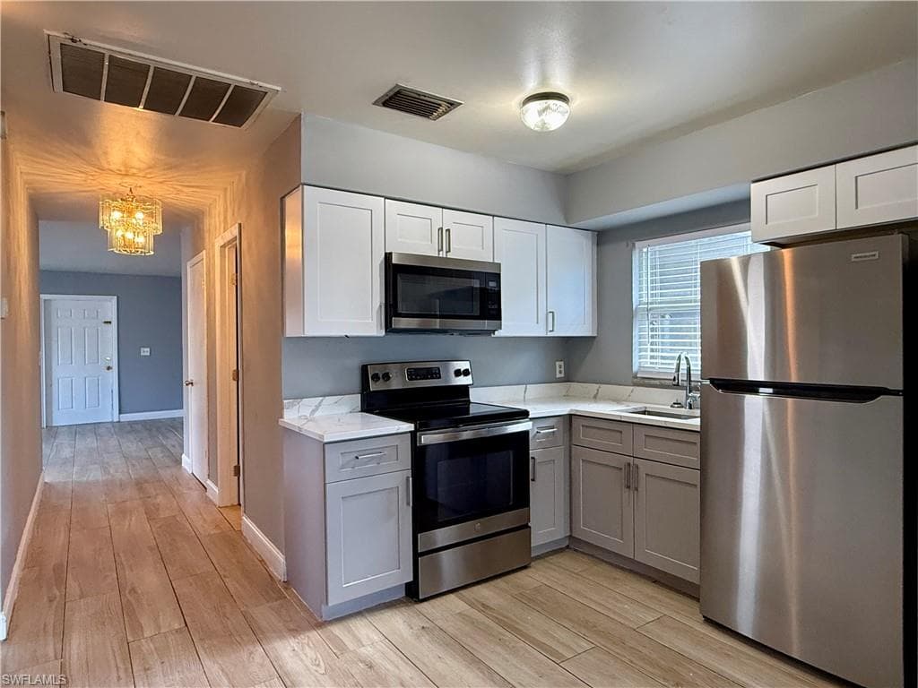 1073 San Remo AVE, NAPLES FL 34104-12