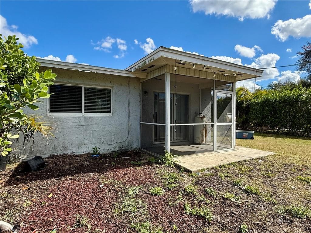 1073 San Remo AVE, NAPLES FL 34104-21