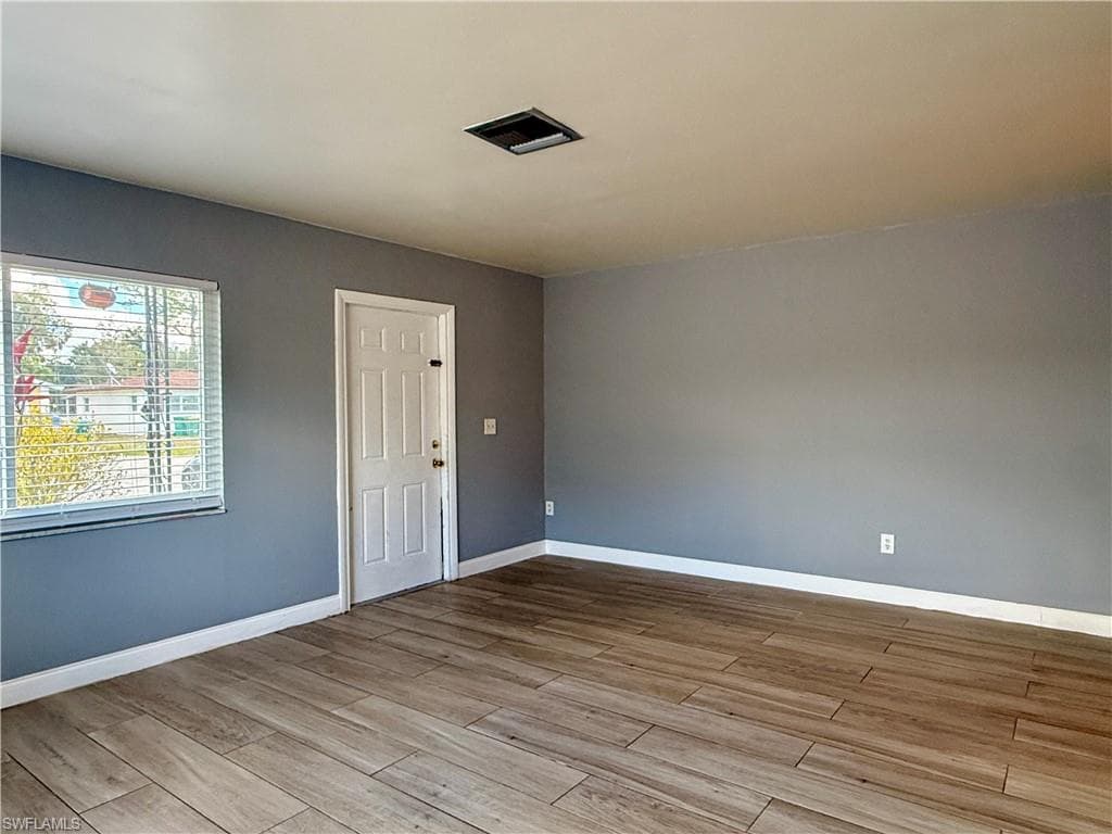 1073 San Remo AVE, NAPLES FL 34104-6