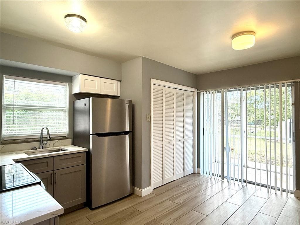 1073 San Remo AVE, NAPLES FL 34104-9