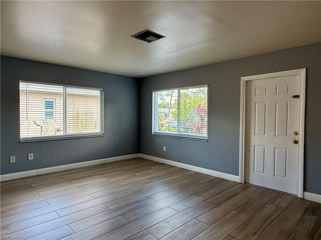 1073 San Remo AVE, NAPLES FL 34104-3