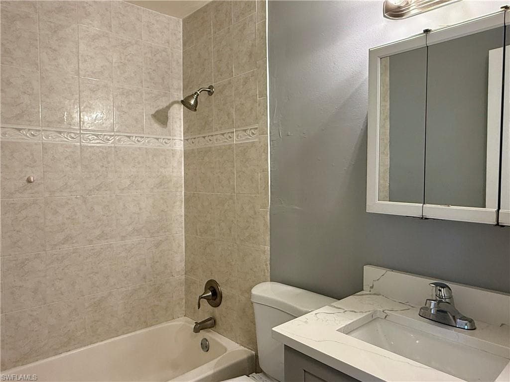 1073 San Remo AVE, NAPLES FL 34104-7