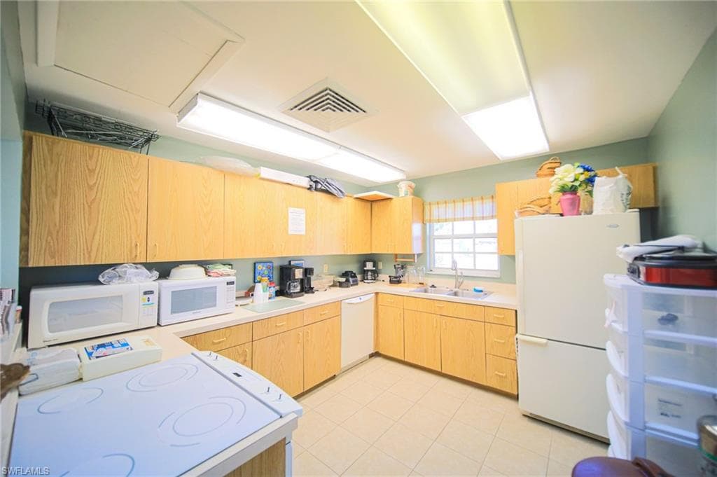 5959 Winkler RD # 206, FORT MYERS FL 33919-26