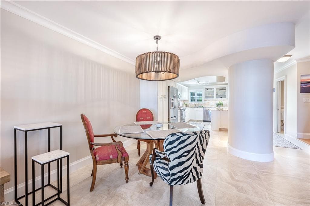 800 RIVER POINT DR # 207, NAPLES FL 34102-22