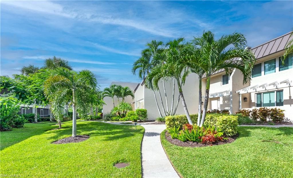 800 RIVER POINT DR # 207, NAPLES FL 34102-41