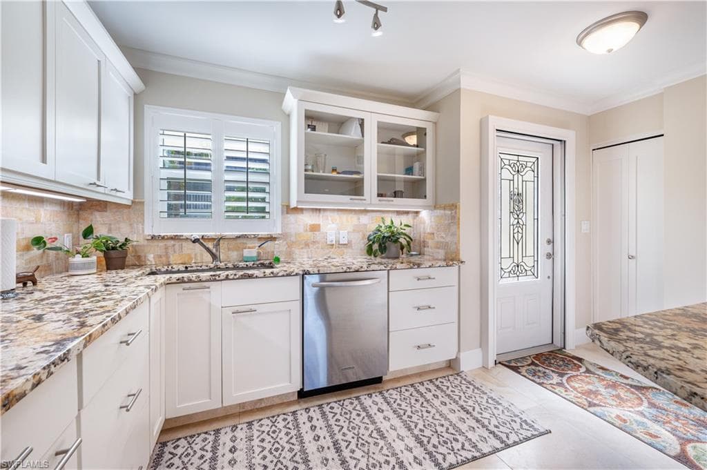 800 RIVER POINT DR # 207, NAPLES FL 34102-15