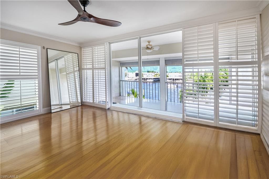 800 RIVER POINT DR # 207, NAPLES FL 34102-27