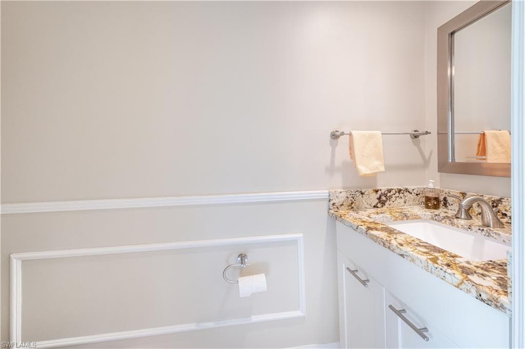 800 RIVER POINT DR # 207, NAPLES FL 34102-23