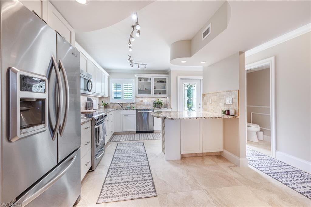 800 RIVER POINT DR # 207, NAPLES FL 34102-13