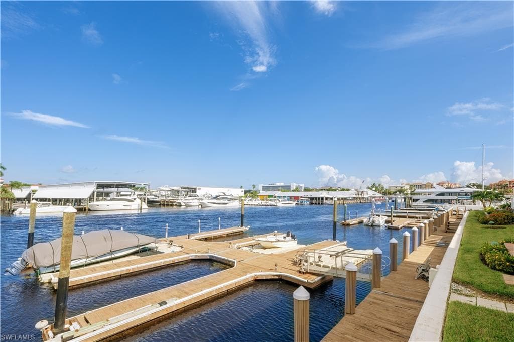 800 RIVER POINT DR # 207, NAPLES FL 34102-3