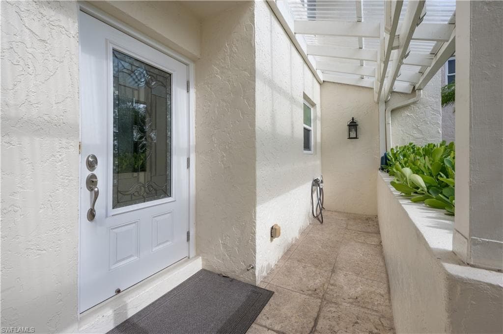 800 RIVER POINT DR # 207, NAPLES FL 34102-7