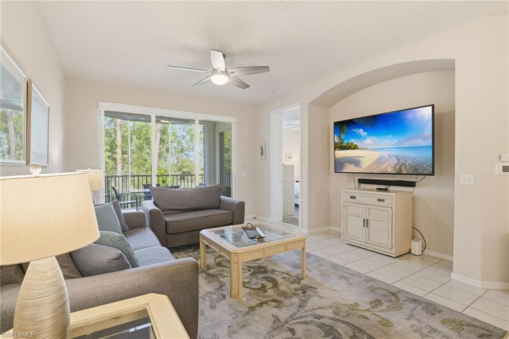 4873 Hampshire CT # 104, NAPLES FL 34112-4