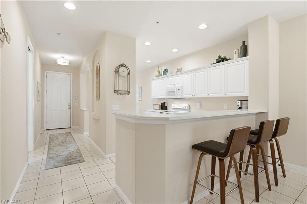 4873 Hampshire CT # 104, NAPLES FL 34112-9