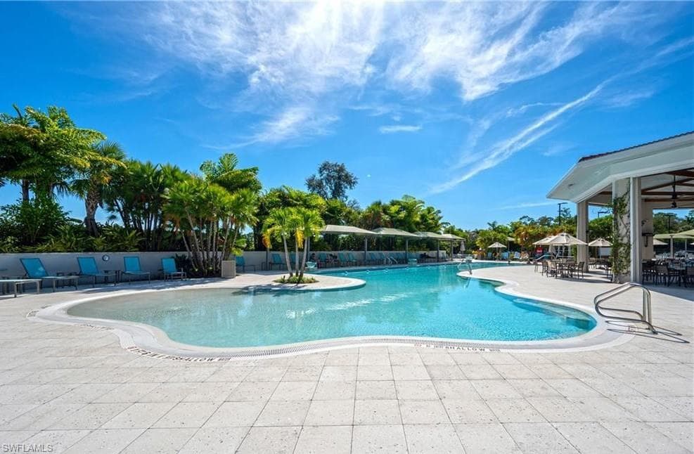 4873 Hampshire CT # 104, NAPLES FL 34112-30