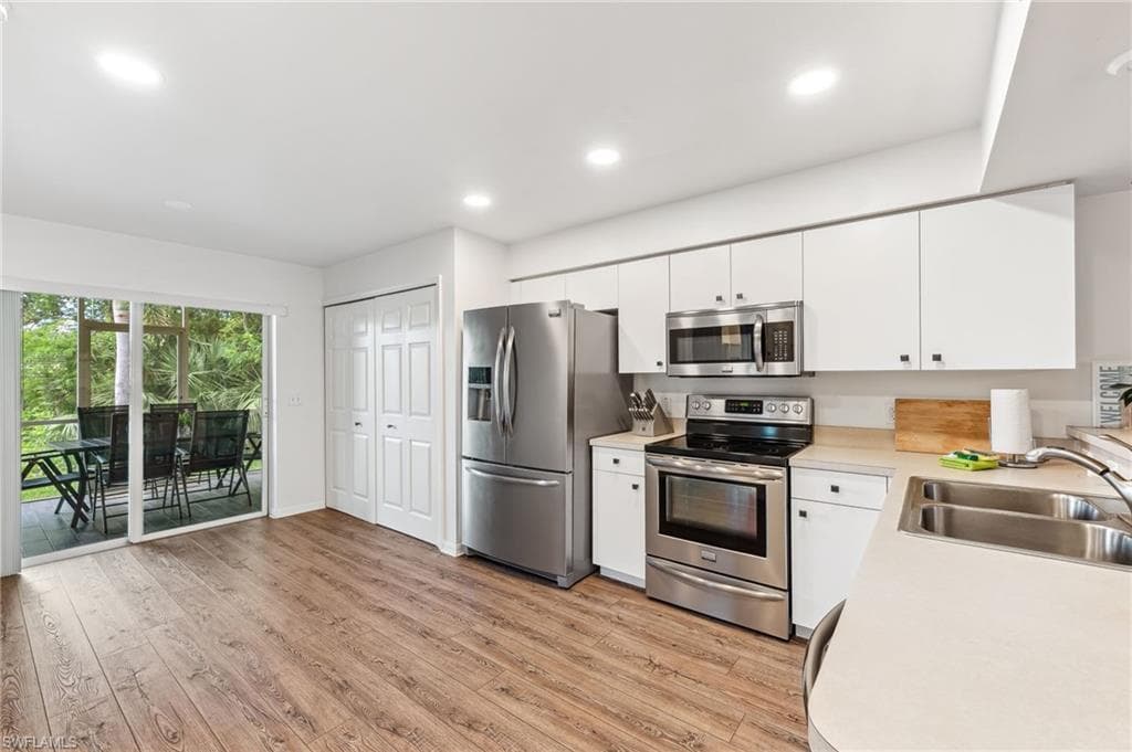 4940 Cougar CT S # 104, NAPLES FL 34109-6