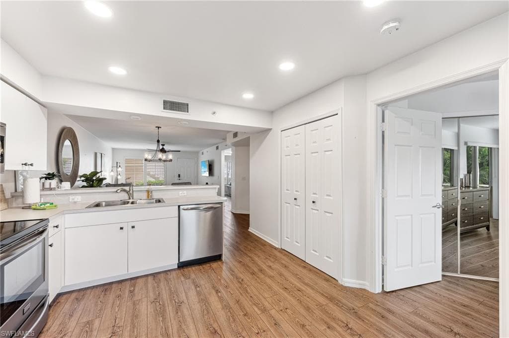 4940 Cougar CT S # 104, NAPLES FL 34109-8