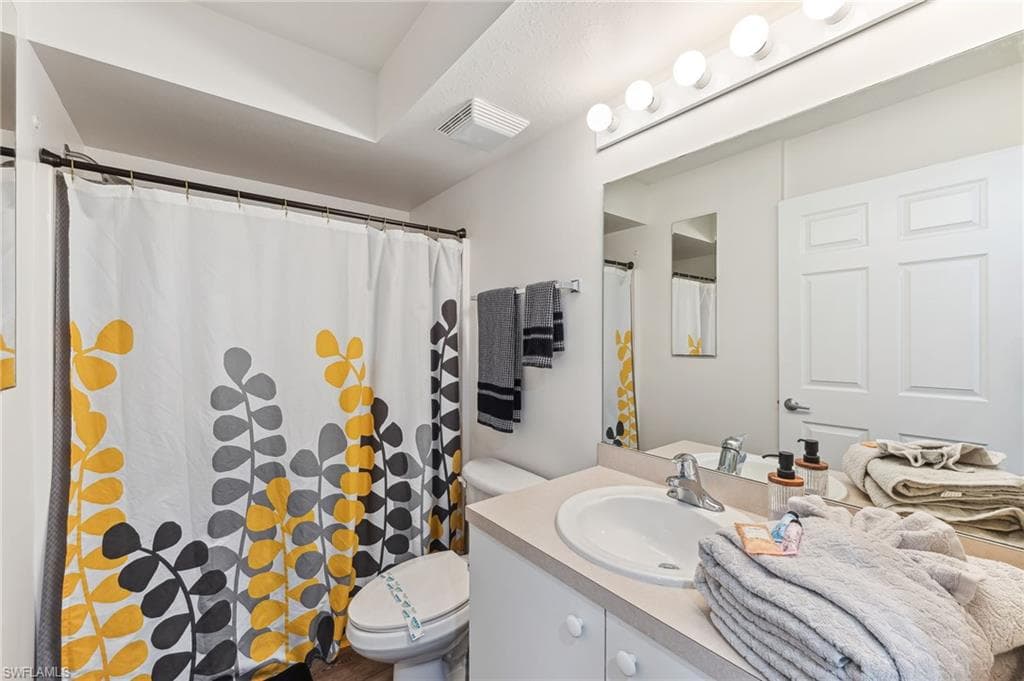 4940 Cougar CT S # 104, NAPLES FL 34109-17