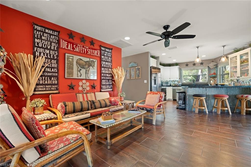 6076 Castaways LN, SANIBEL FL 33957-25