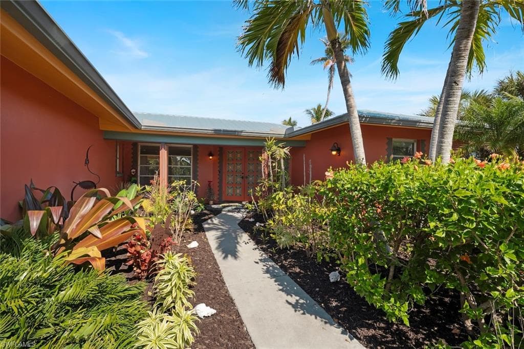 6076 Castaways LN, SANIBEL FL 33957-4