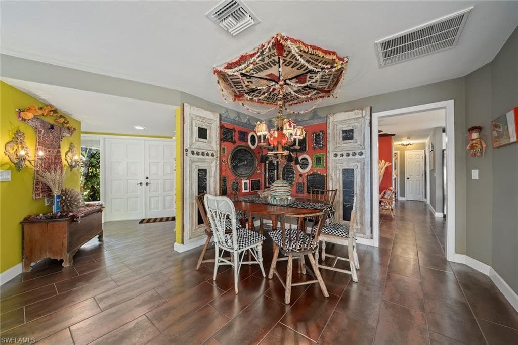 6076 Castaways LN, SANIBEL FL 33957-18