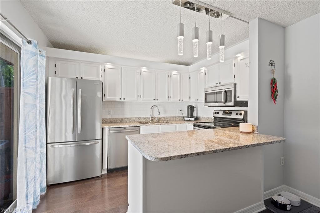 5210 Cedarbend DR # 4, FORT MYERS FL 33919-10