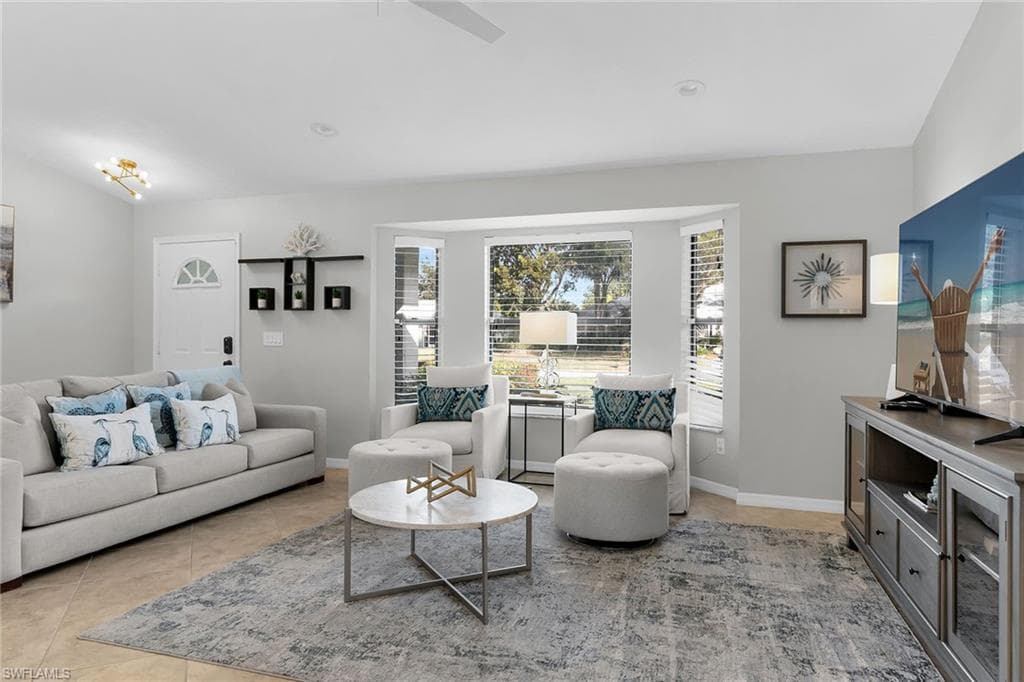 186 Wickliffe DR, NAPLES FL 34110-12