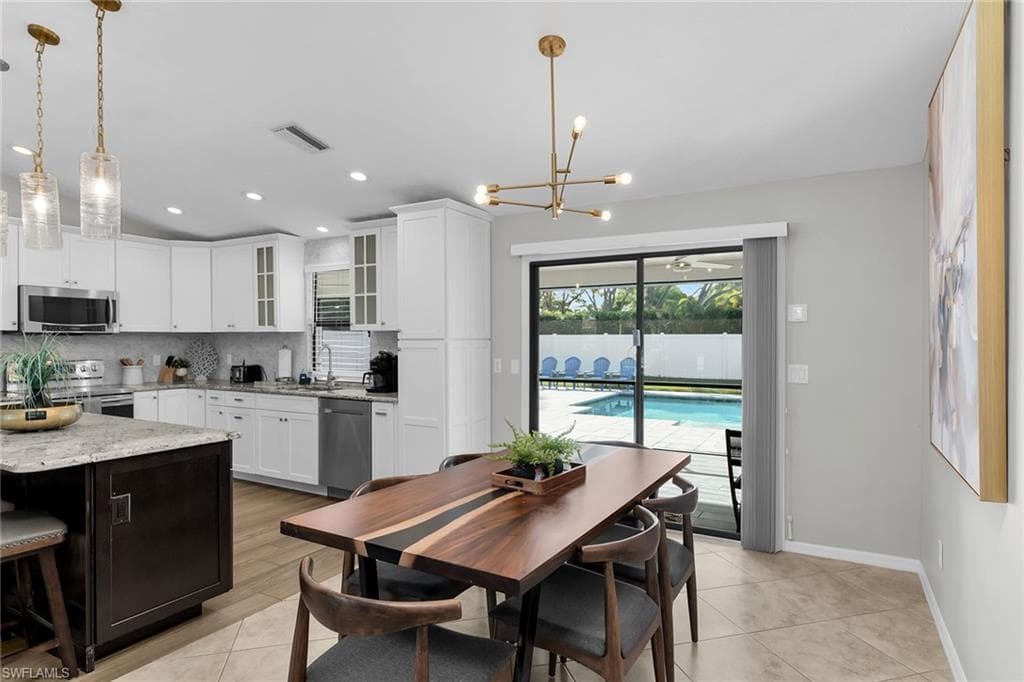 186 Wickliffe DR, NAPLES FL 34110-3