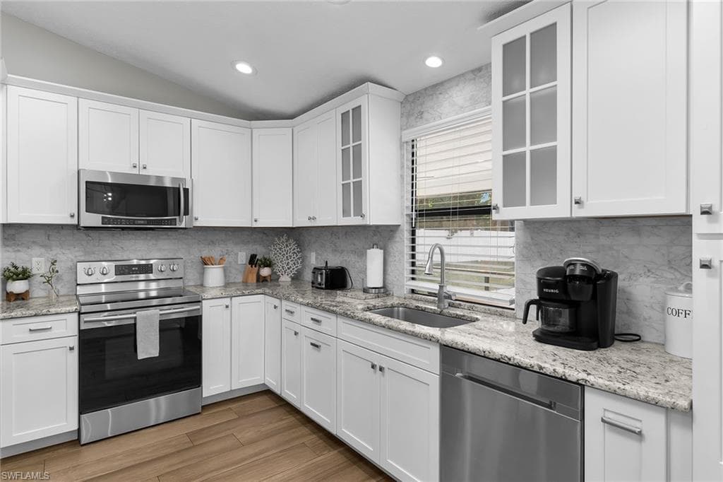 186 Wickliffe DR, NAPLES FL 34110-7