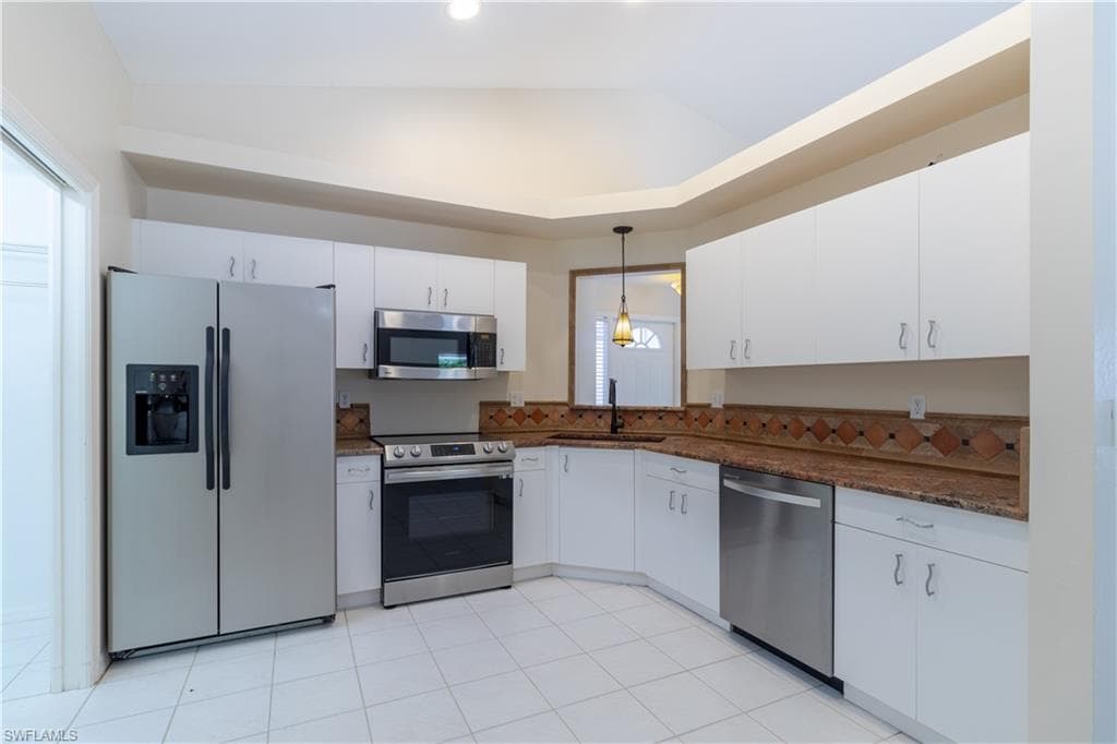 177 Sabal Lake DR, NAPLES FL 34104-3