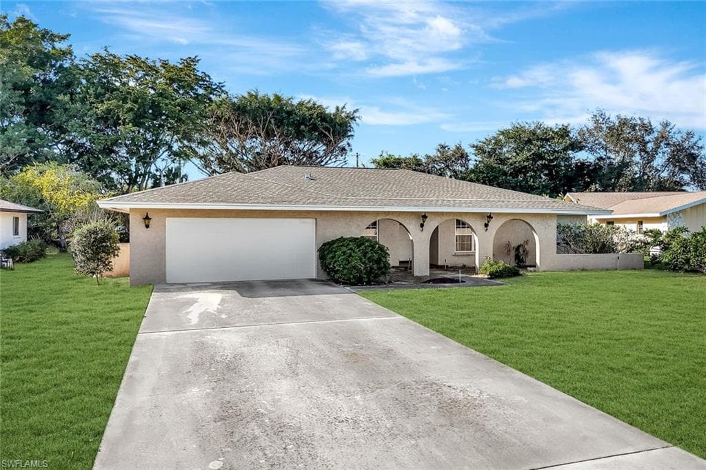 307 Country Club DR, NAPLES FL 34110-15