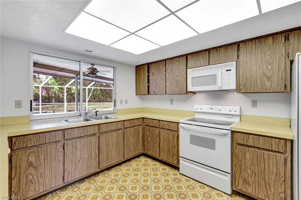 307 Country Club DR, NAPLES FL 34110-21