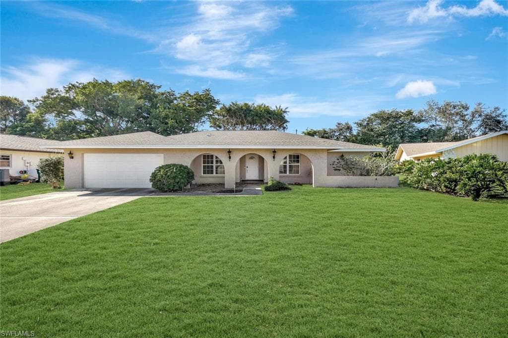 307 Country Club DR, NAPLES FL 34110-6