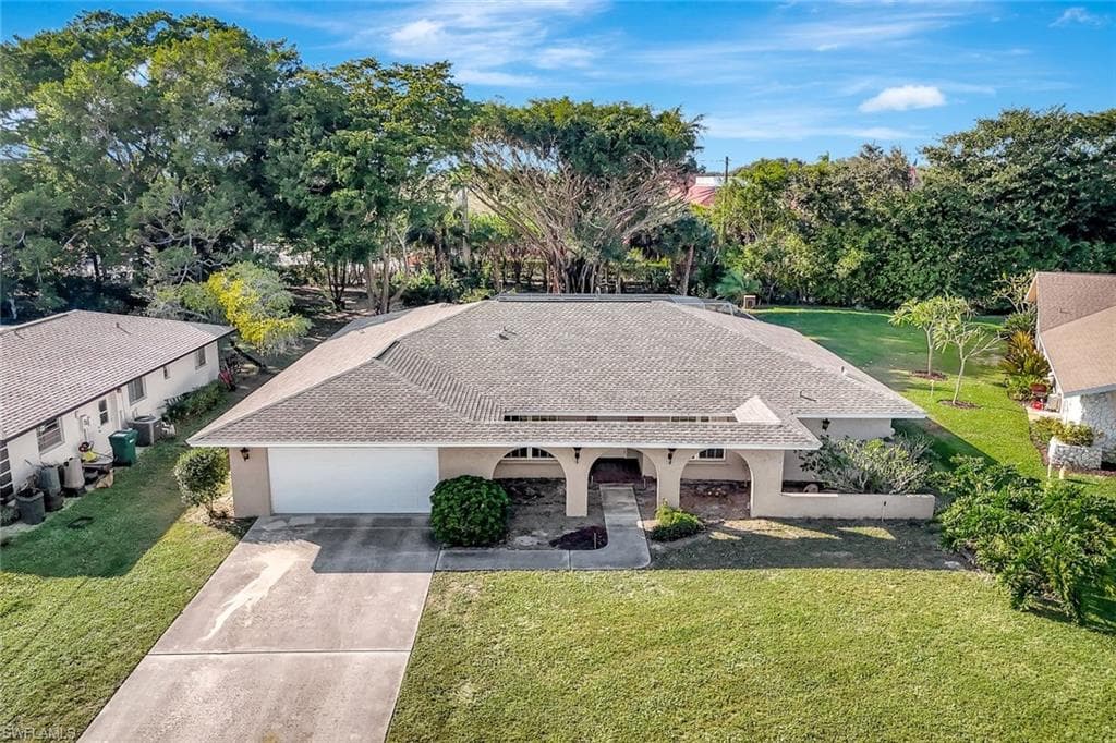 307 Country Club DR, NAPLES FL 34110-8