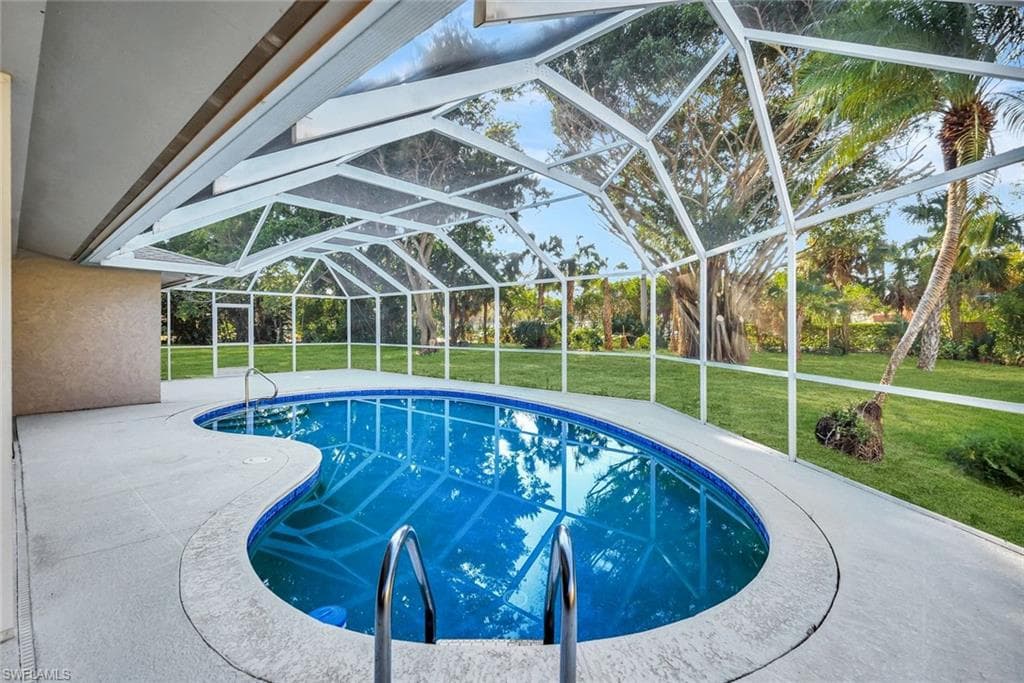 307 Country Club DR, NAPLES FL 34110-39