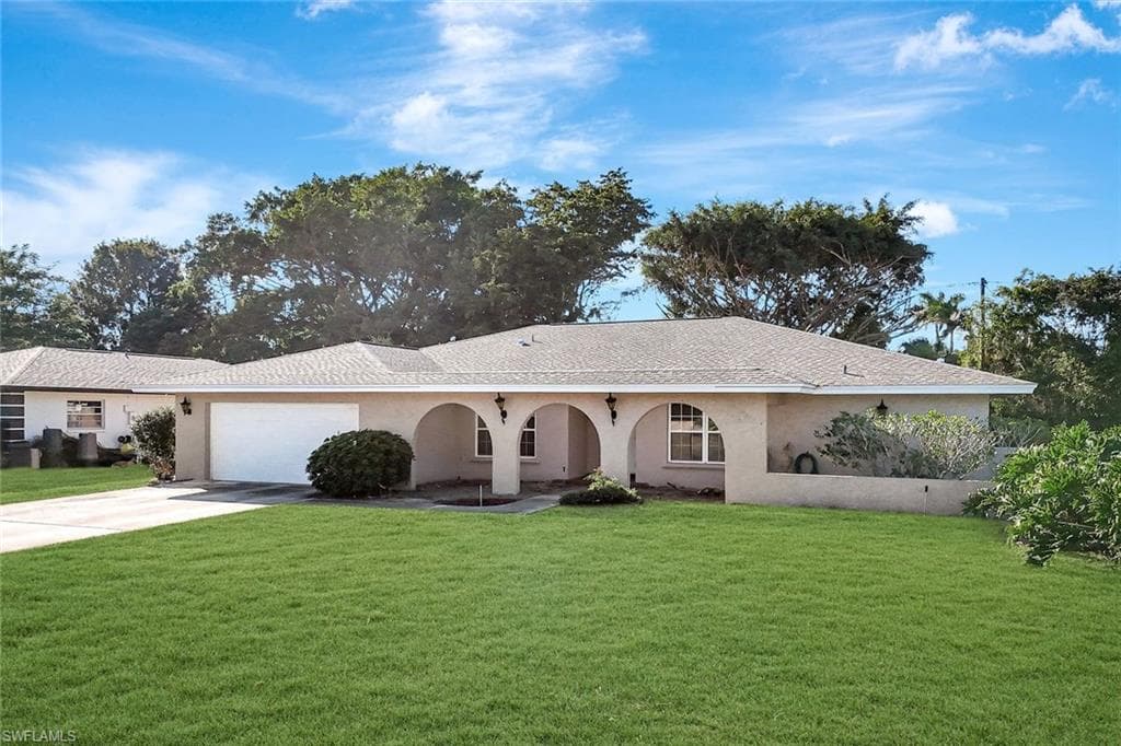 307 Country Club DR, NAPLES FL 34110-7