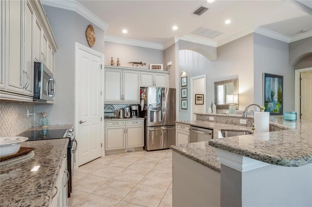 7315 Lantana CIR N, NAPLES FL 34119-6