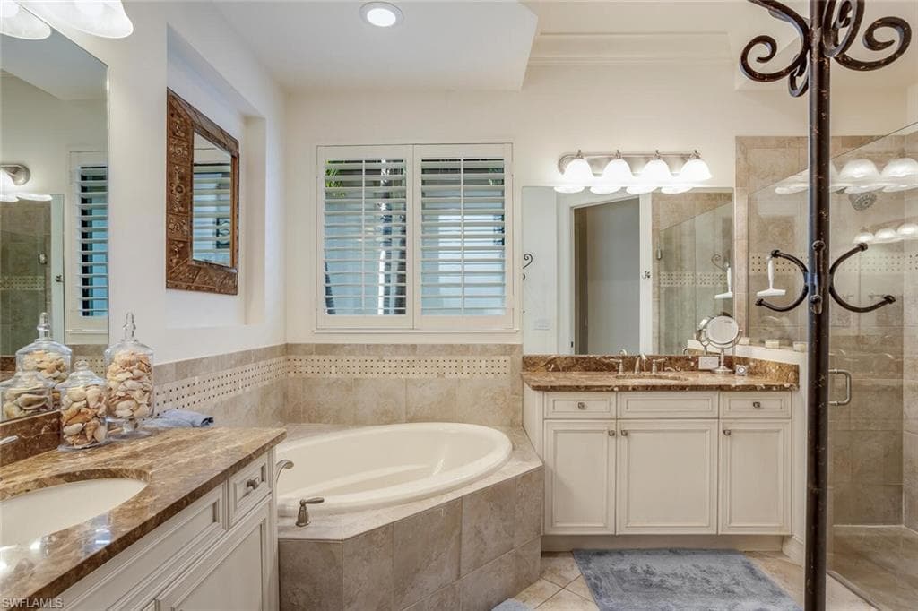 7315 Lantana CIR N, NAPLES FL 34119-10