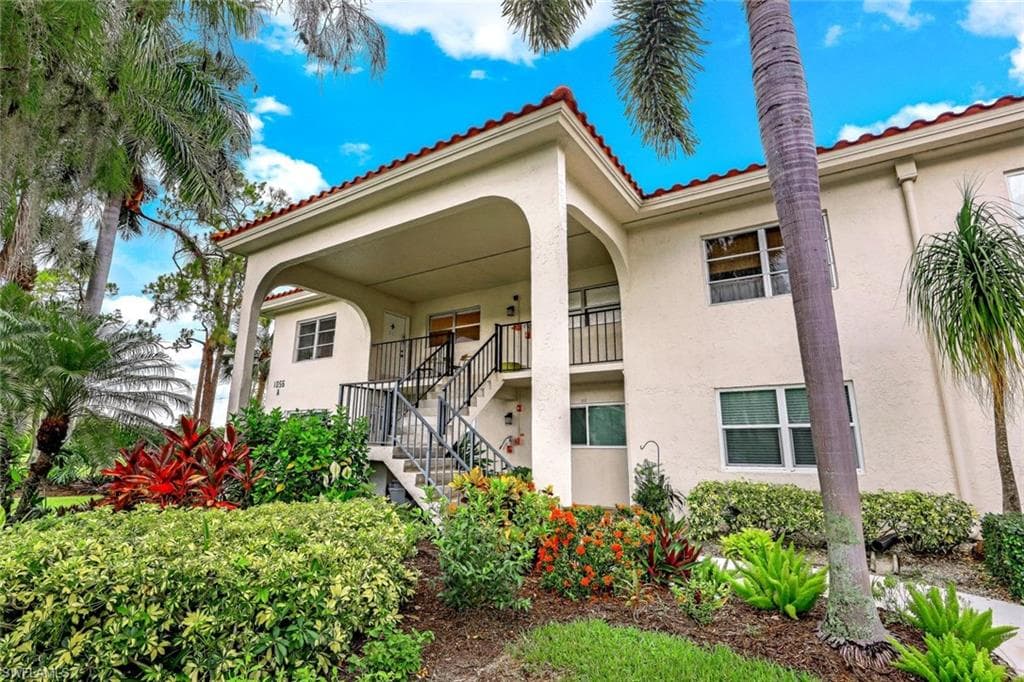 1056 Forest Lakes DR # A201, NAPLES FL 34105-26
